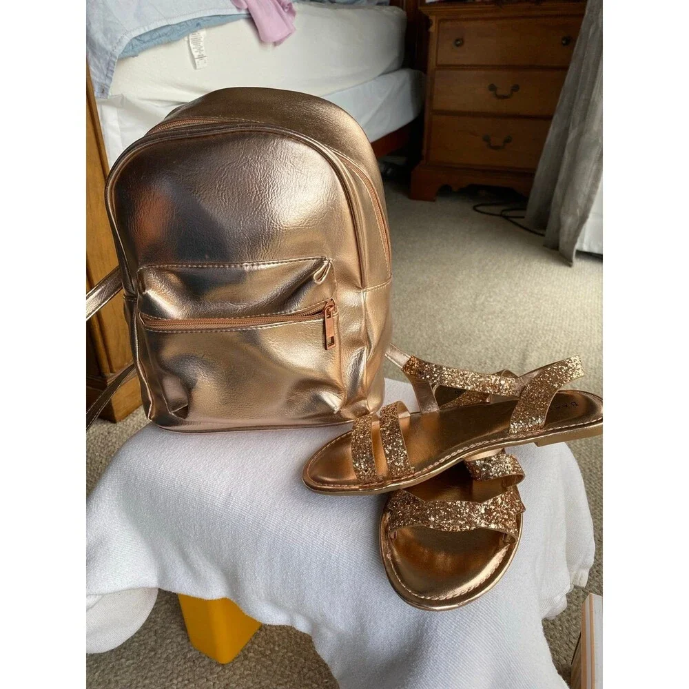 Women's Sandal Rose gold glittery Sandal with back straps for extra grip 8.5 NWT